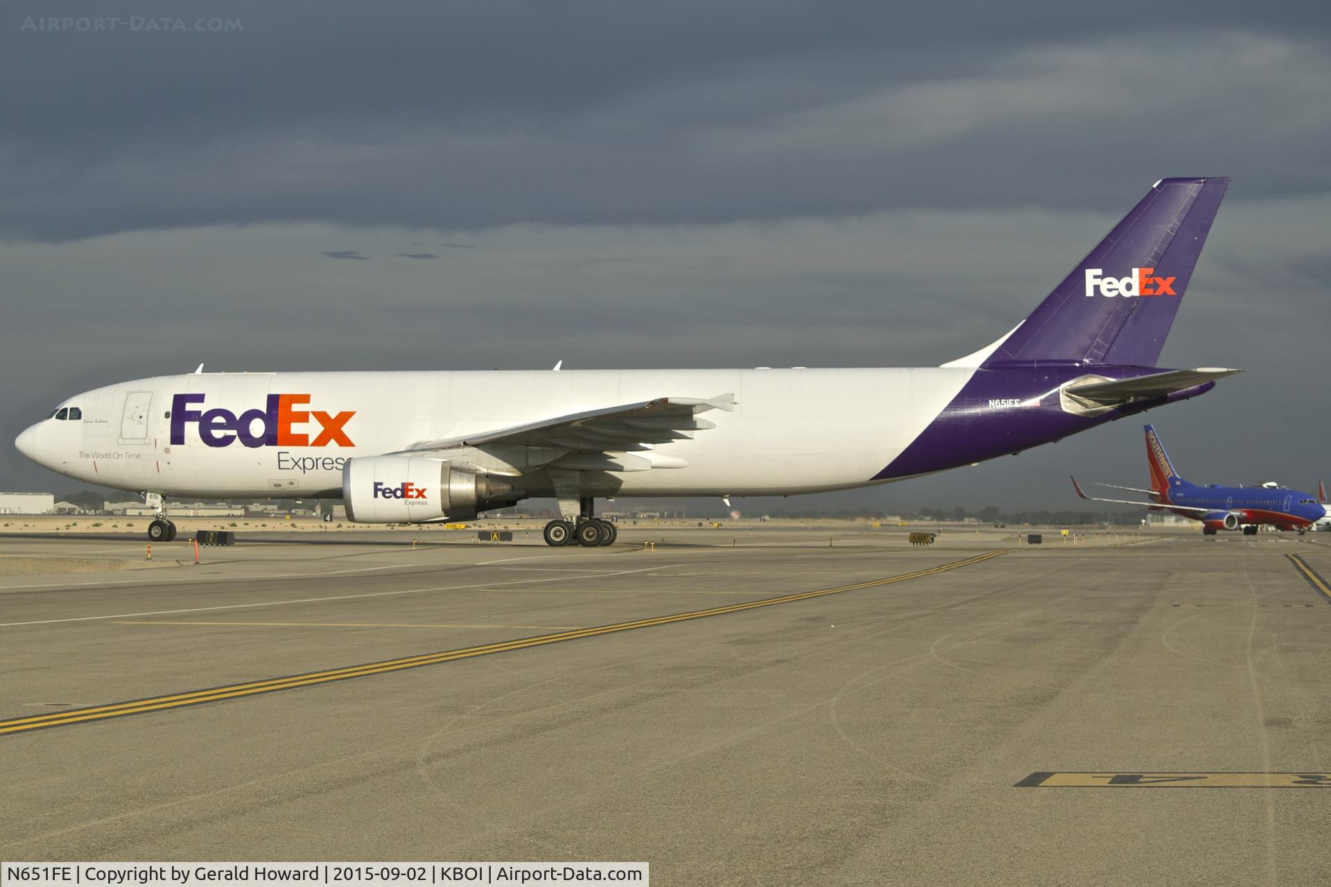 N651FE, 1994 Airbus A300F4-605R C/N 728, Taxiing out to Alpha from the FedEx ramp.