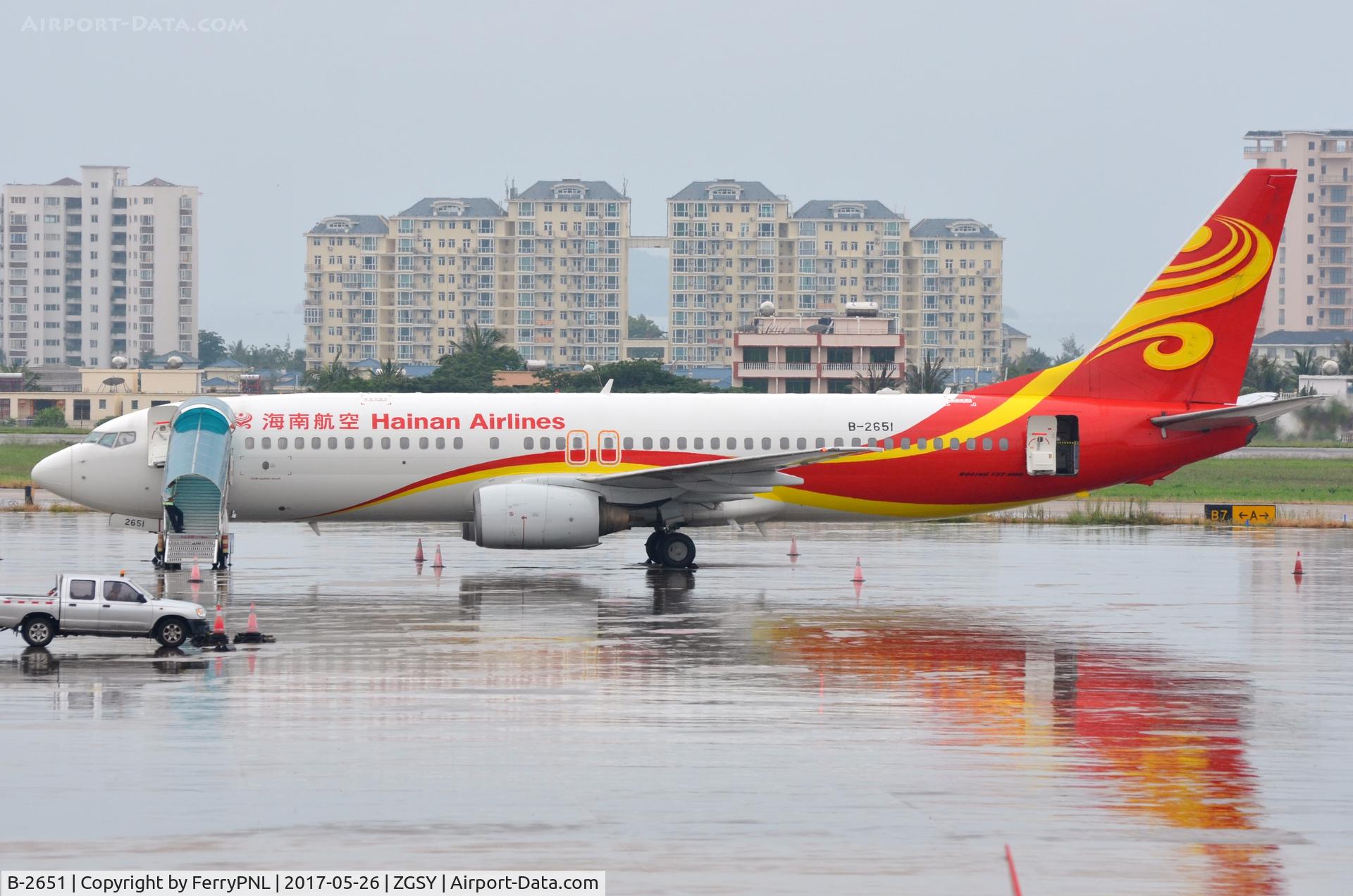 B-2651, 2000 Boeing 737-84P C/N 30474, Hainan B738 awaiting pax in SYX