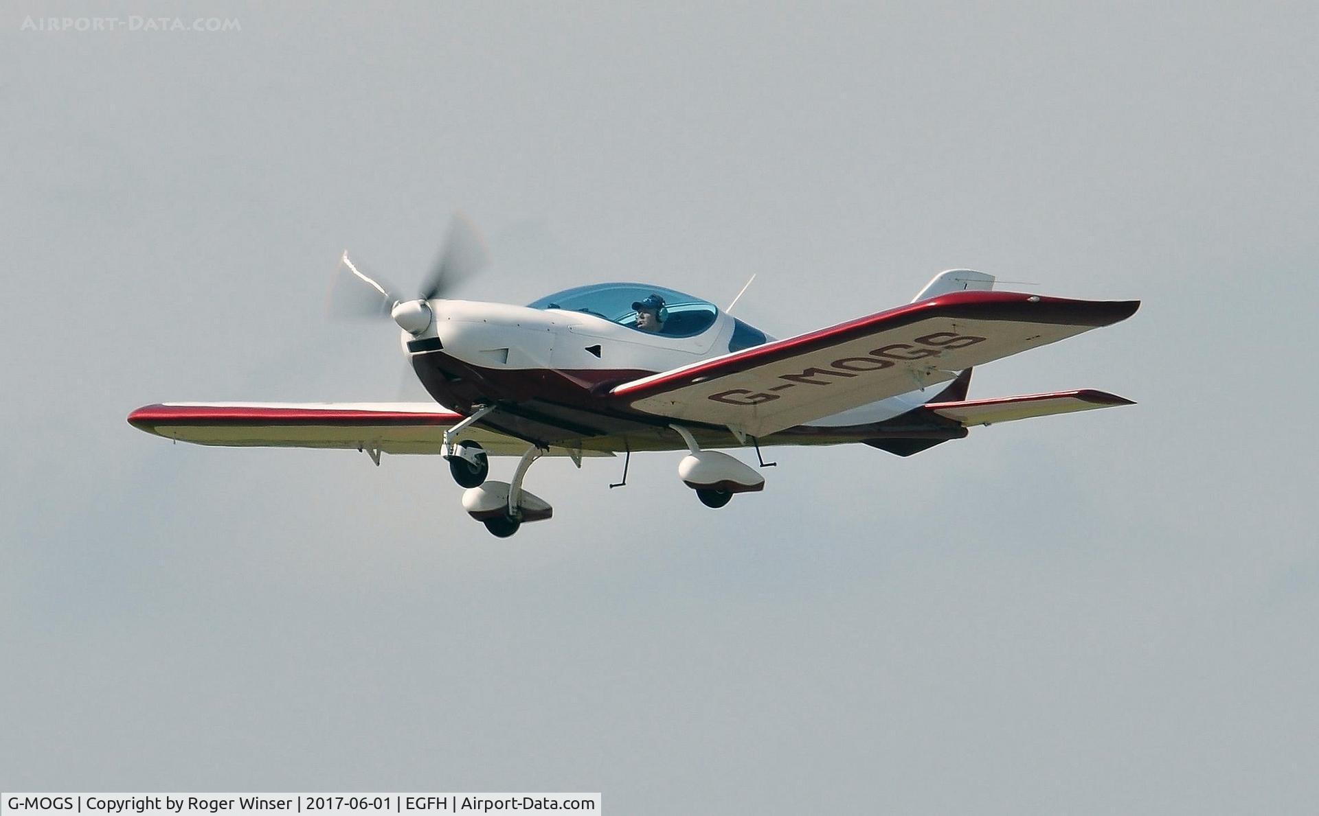 G-MOGS, 2011 CZAW SportCruiser C/N PFA 338-14728, Visiting SportCruiser departing Runway 22.