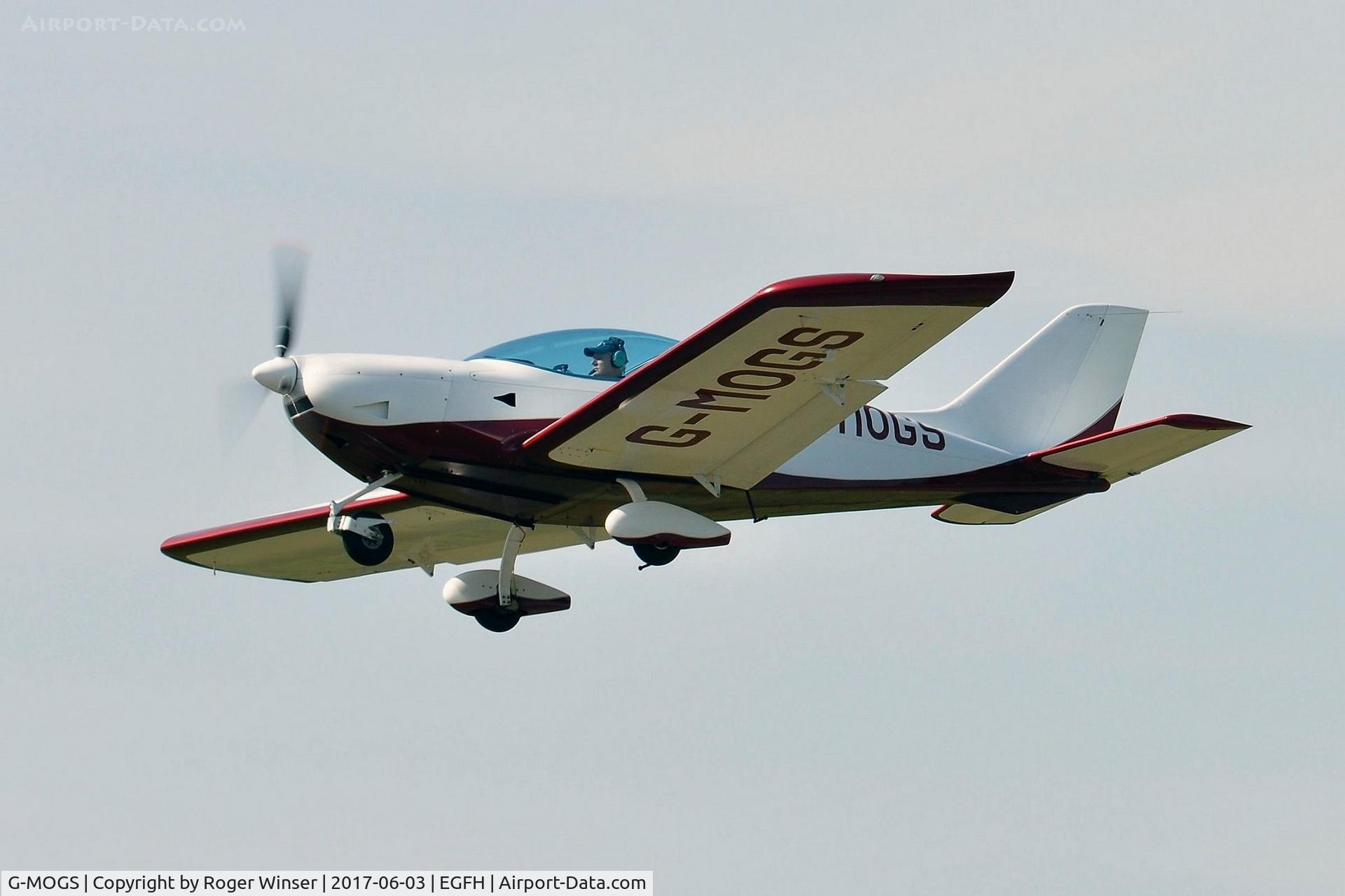 G-MOGS, 2011 CZAW SportCruiser C/N PFA 338-14728, Visiting SportCruiser departing Runway 22.