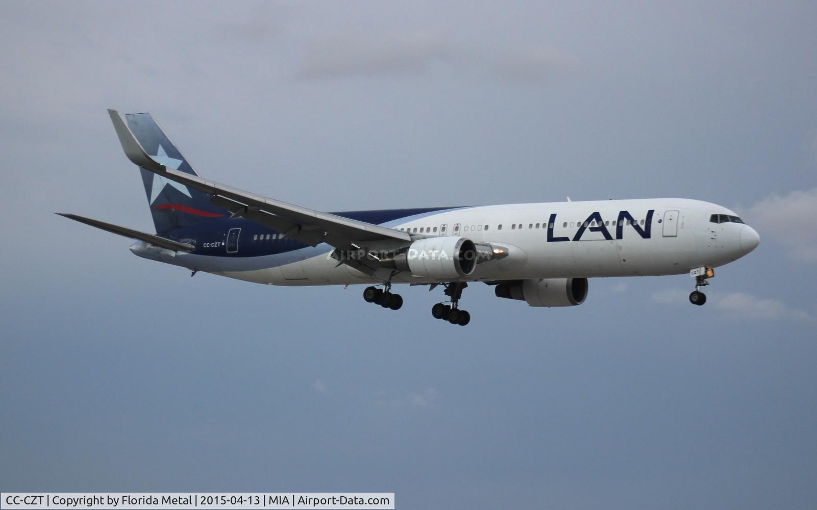 CC-CZT, 1998 Boeing 767-316/ER C/N 29228, LAN 767-300