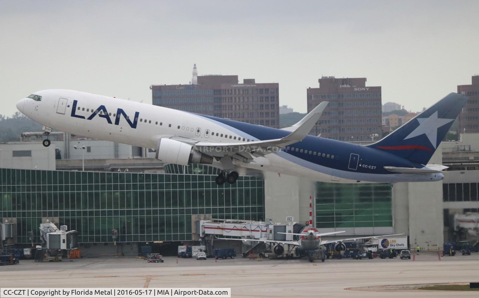 CC-CZT, 1998 Boeing 767-316/ER C/N 29228, LAN 767-300