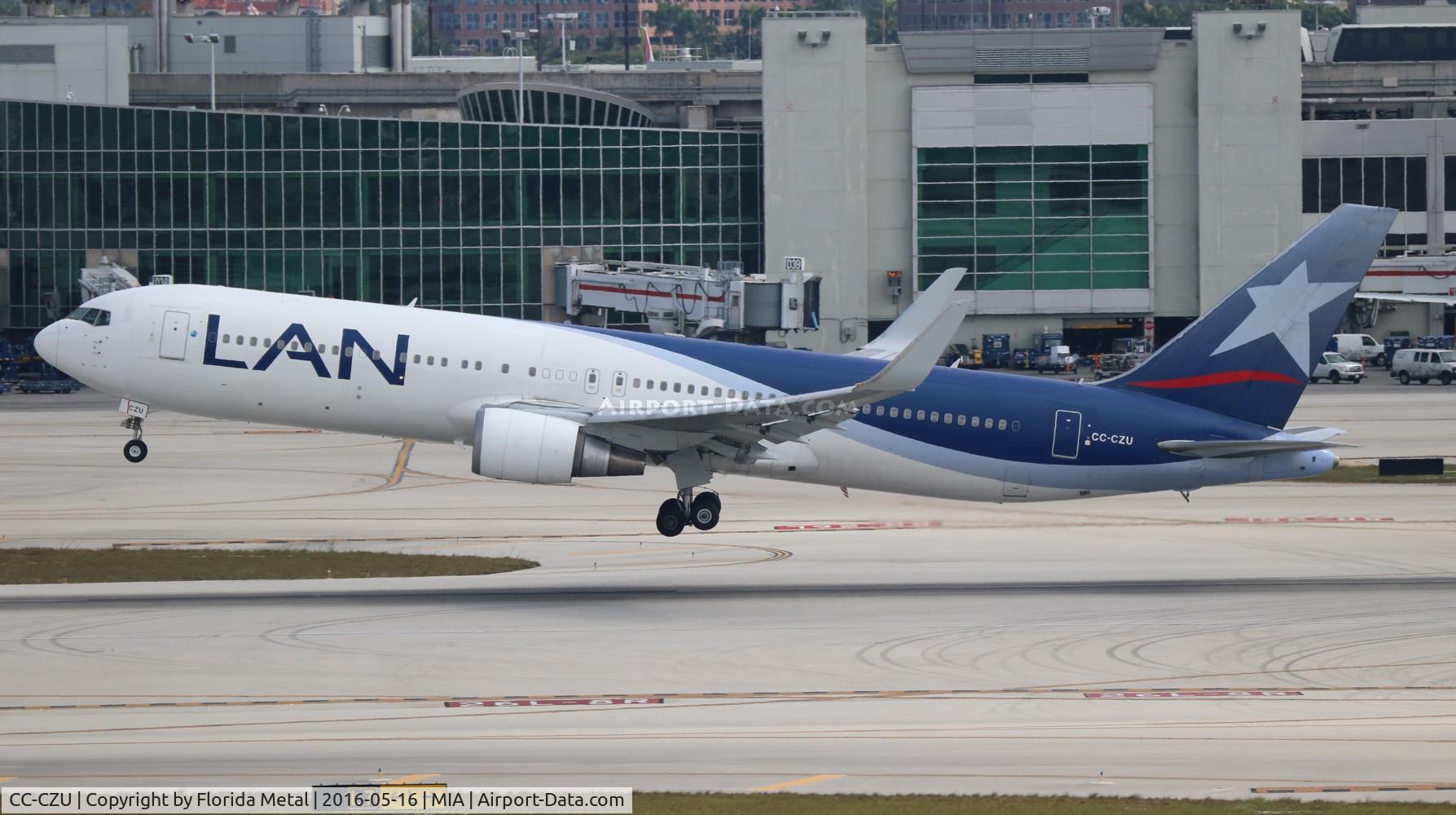 CC-CZU, 1998 Boeing 767-316/ER C/N 29229, LAN 767-300