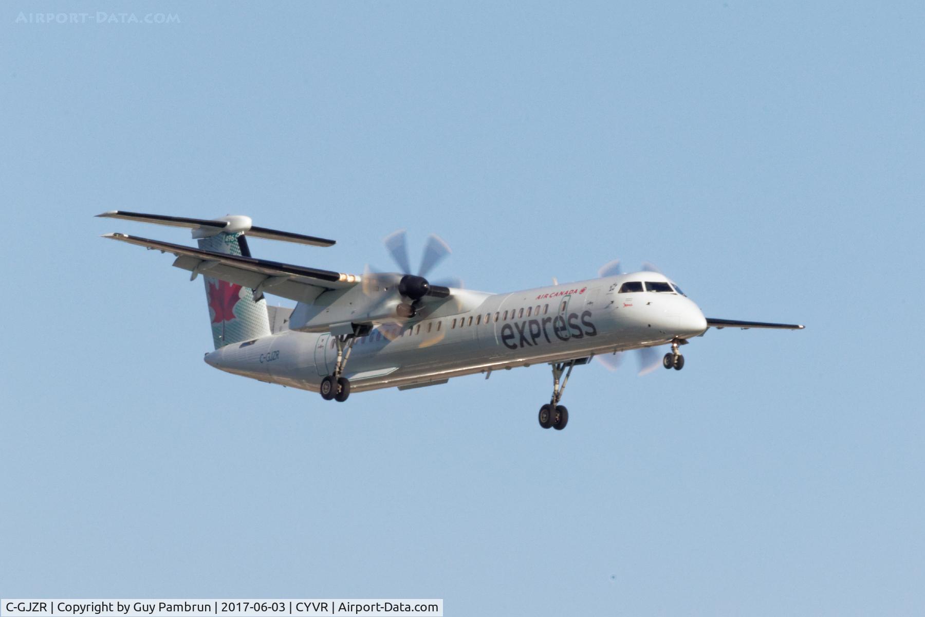 C-GJZR, 2007 De Havilland Canada DHC-8-402 Dash 8 C/N 4182, Landing