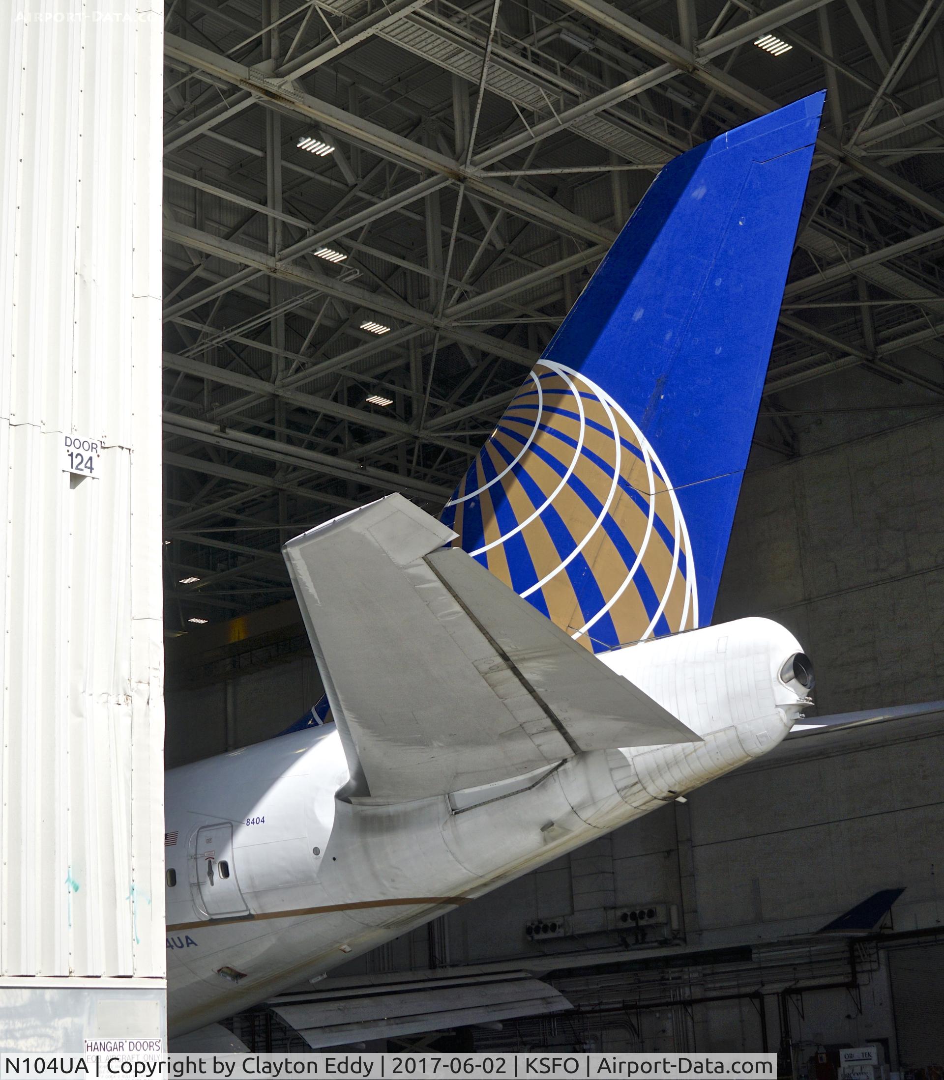 N104UA, 1998 Boeing 747-422 C/N 26902, SFO 2017.