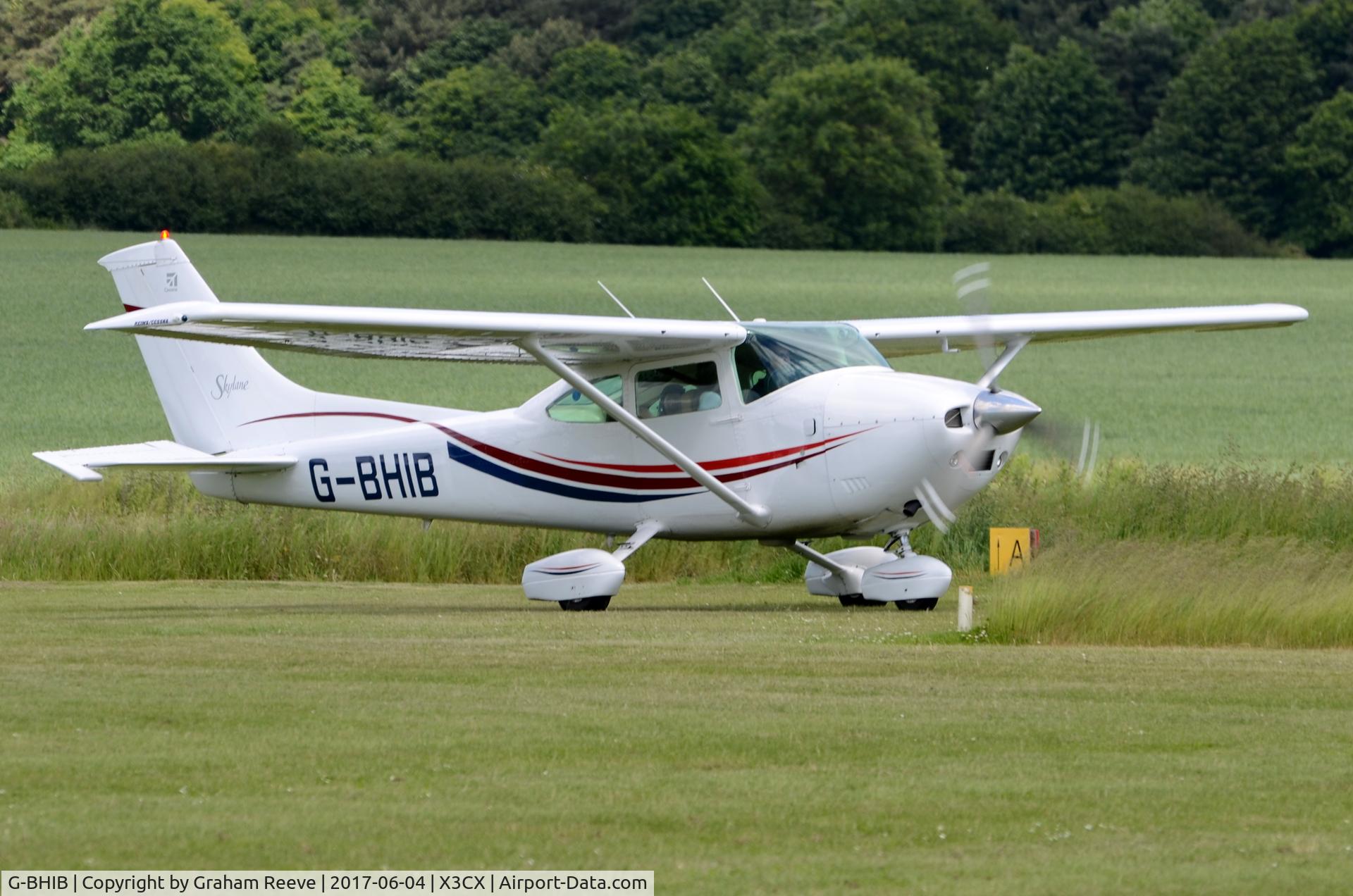 G-BHIB, 1980 Reims F182Q Skylane C/N 0134, Just landed at Northrepps.