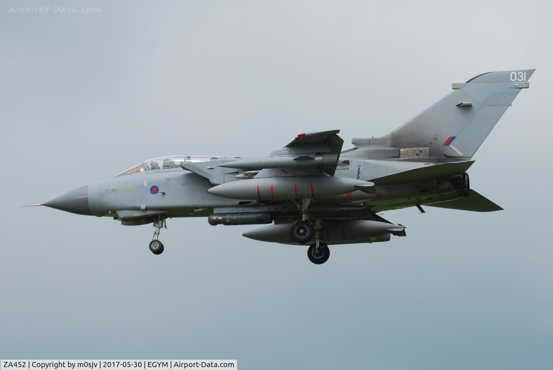 ZA452, 1983 Panavia Tornado GR.4 C/N 247/BS082/3118, Returning to base Marham 36