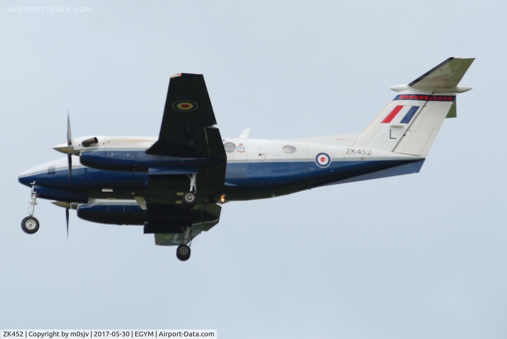 ZK452, 2003 Raytheon B200 King Air C/N BB-1832, Performing Touch and Go circuits