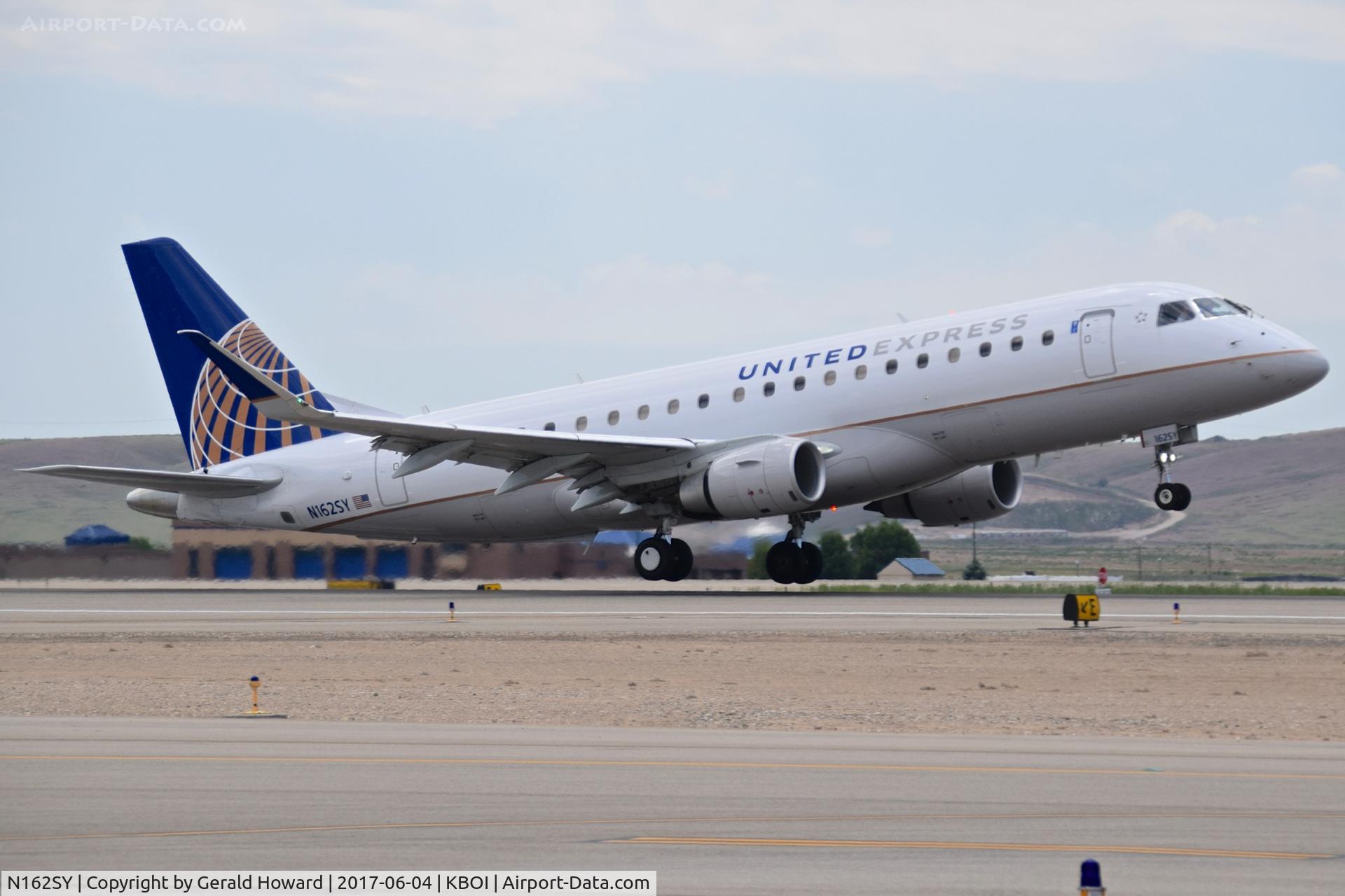 N162SY, 2016 Embraer 175LR (ERJ-170-200LR) C/N 17000576, Departing RWY 28R.