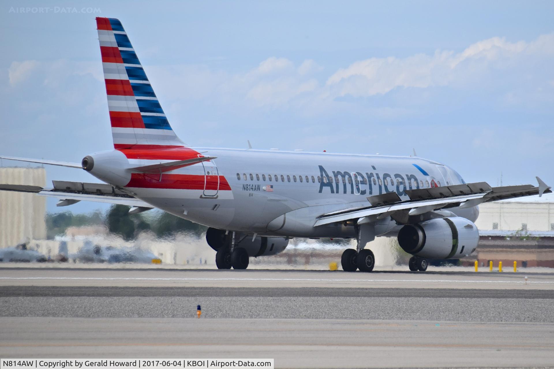 N814AW, 2000 Airbus A319-132 C/N 1281, Landing roll out on RWY 28R.