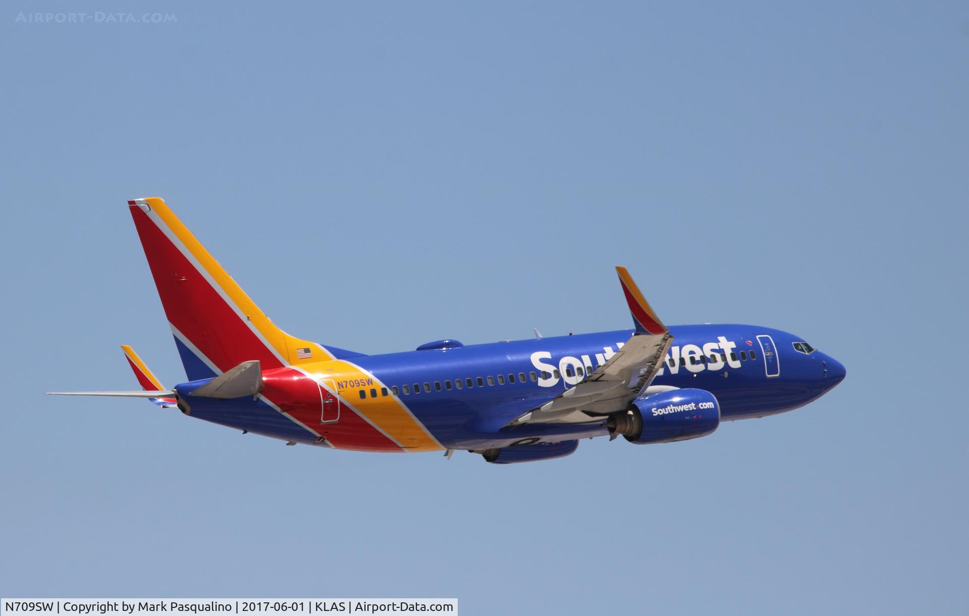 N709SW, 1998 Boeing 737-7H4 C/N 27843, Boeing 737-700