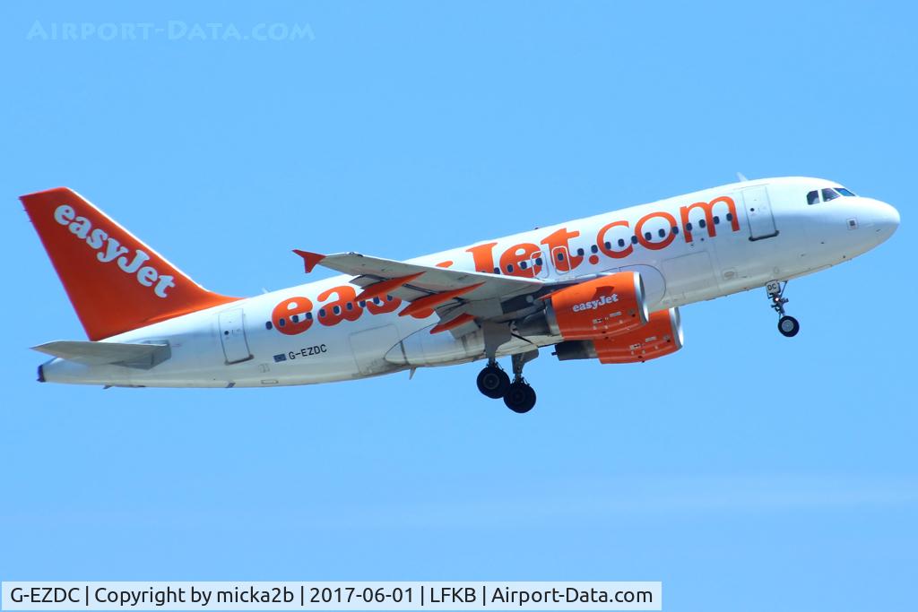 G-EZDC, 2003 Airbus A319-111 C/N 2043, Take off
