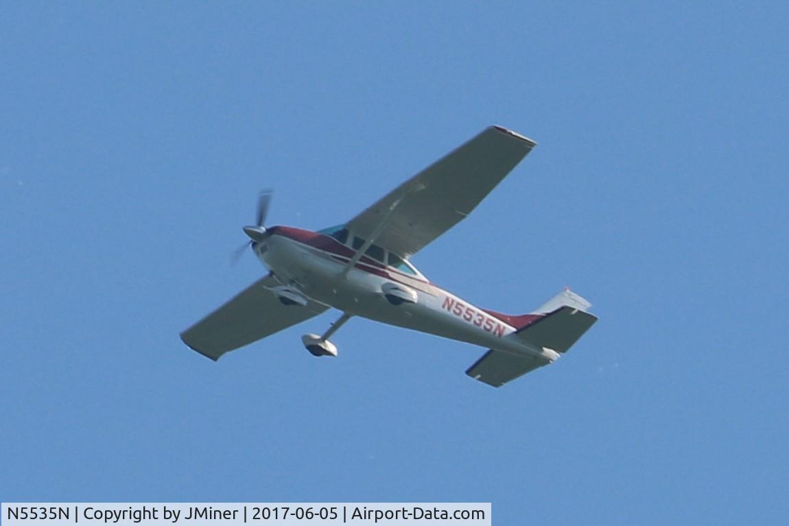 N5535N, 1980 Cessna 182R Skylane C/N 18267777, Flying over Barrington IL