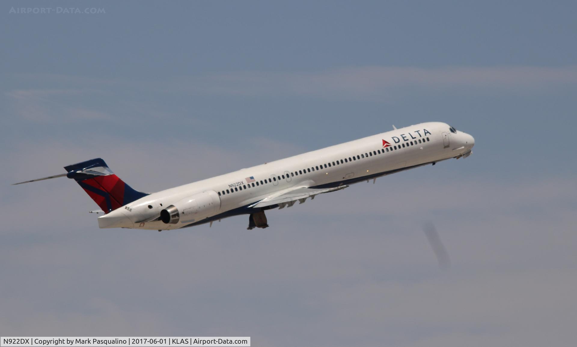 N922DX, 1997 McDonnell Douglas MD-90-30 C/N 53584, MD-90-30