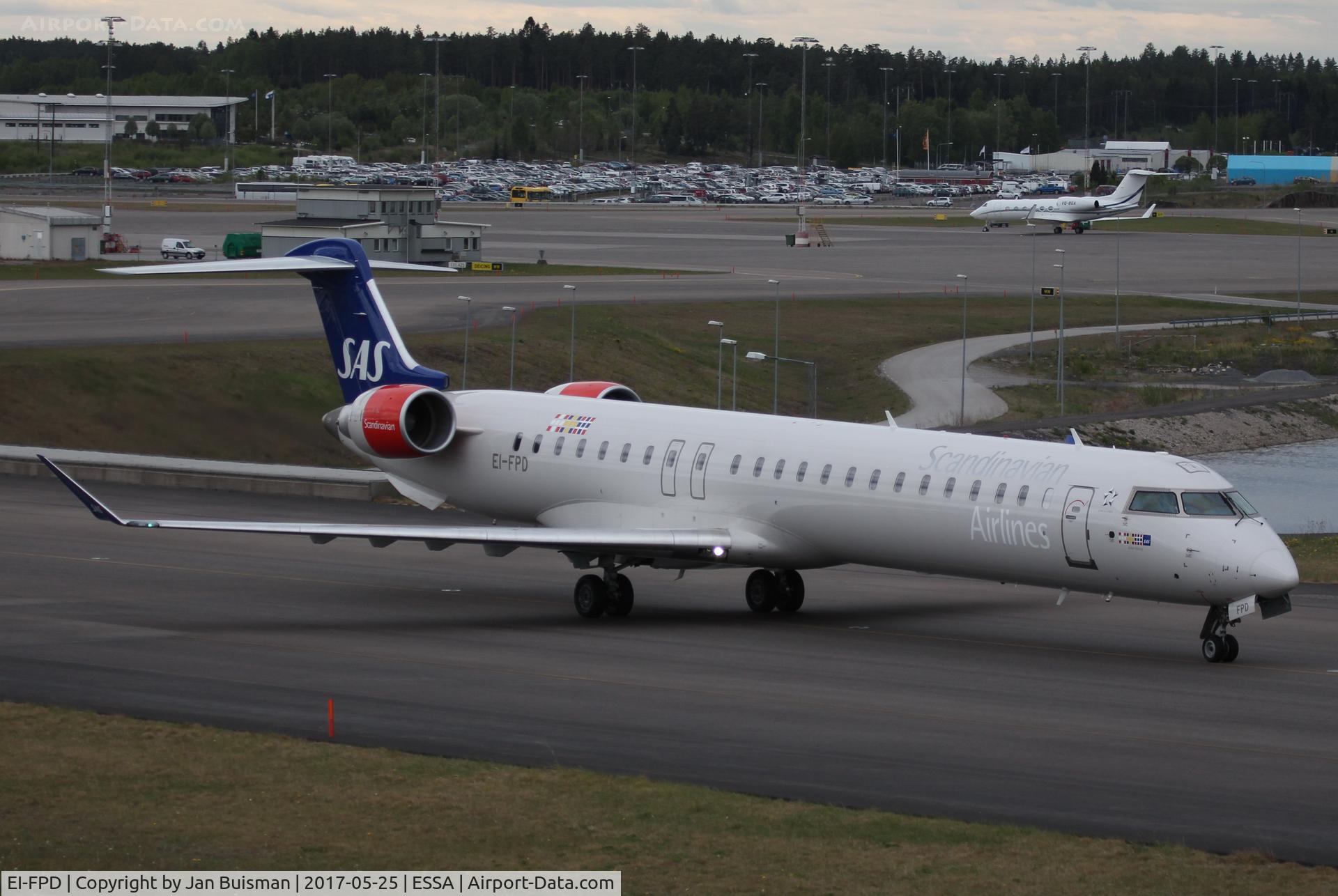 EI-FPD, 2016 Bombardier CRJ-900LR (CL-600-2D24) C/N 15401, SAS taxiing