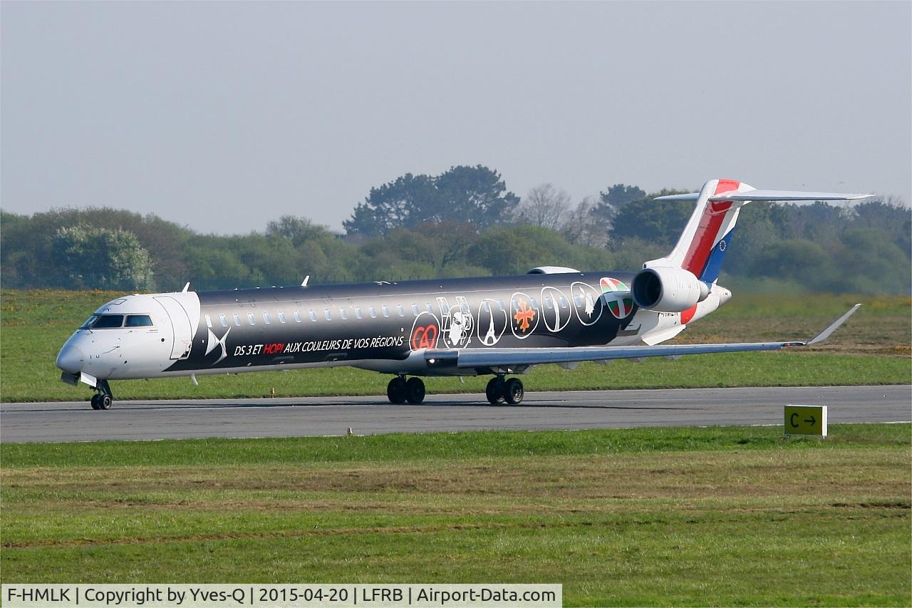 F-HMLK, 2011 Bombardier CRJ-1000EL NG (CL-600-2E25) C/N 19016, Bombardier CRJ-1000EL NG, Taxiing to holding point rwy 07R, Brest-Bretagne airport (LFRB-BES)