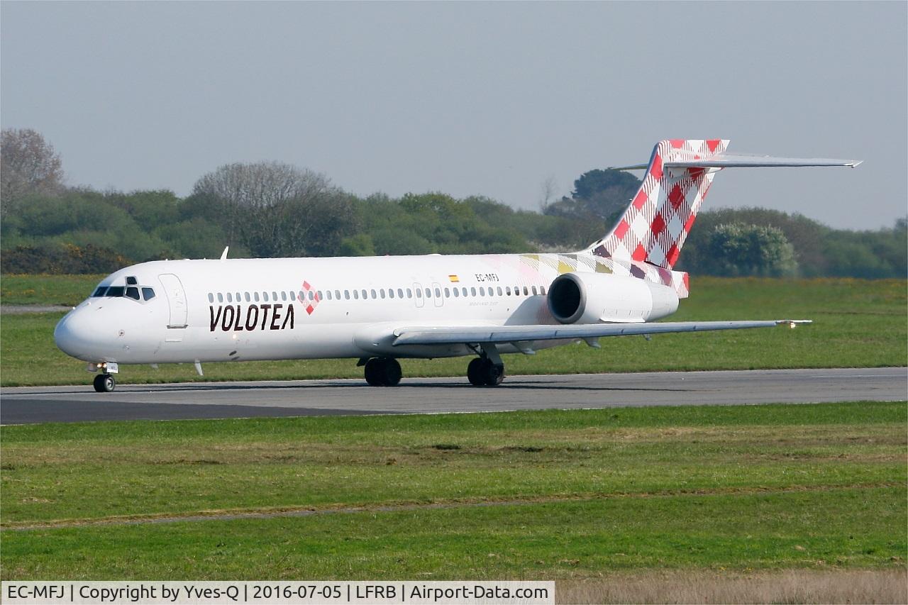 EC-MFJ, 2000 Boeing 717-2CM C/N 55060, Boeing 717-2CM, Taxiing to holding point rwy 07R, Brest-Bretagne airport (LFRB-BES)