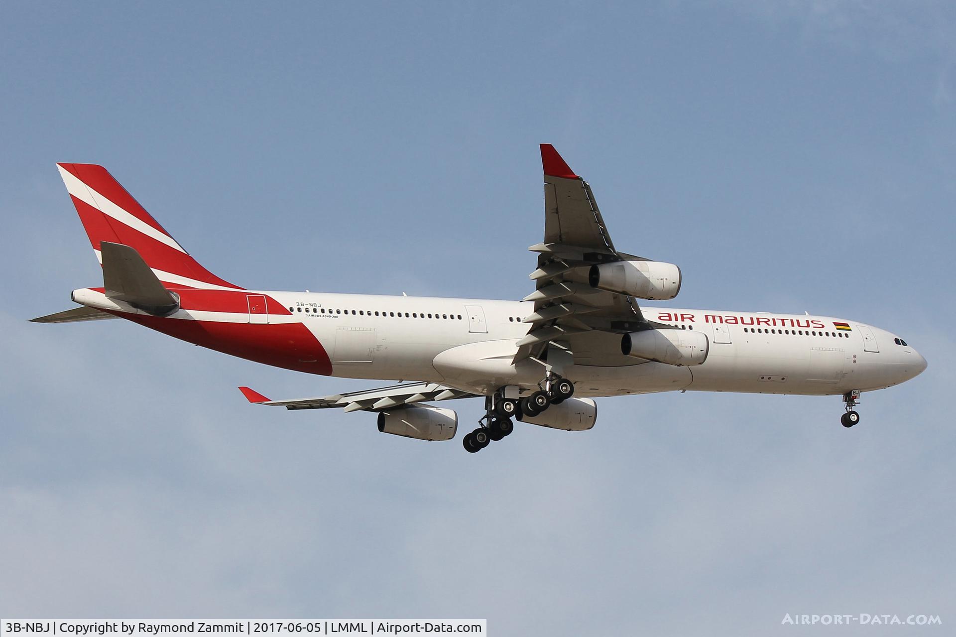 3B-NBJ, 2006 Airbus A340-313E C/N 800, A340 3B-NBJ Air Maritius