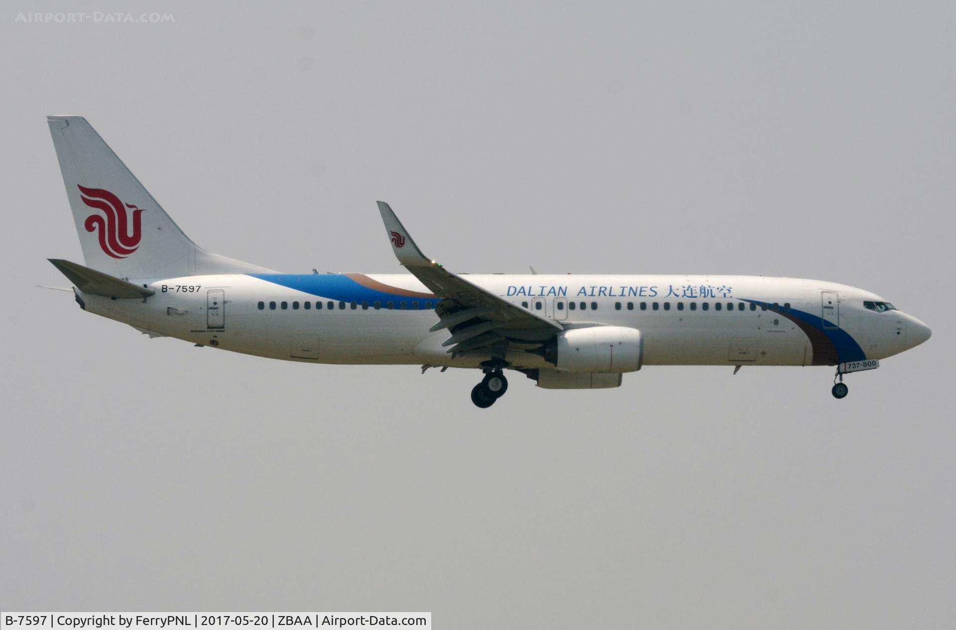 B-7597, 2016 Boeing 737-89L C/N 44914, Dalian B738 landing in PEK