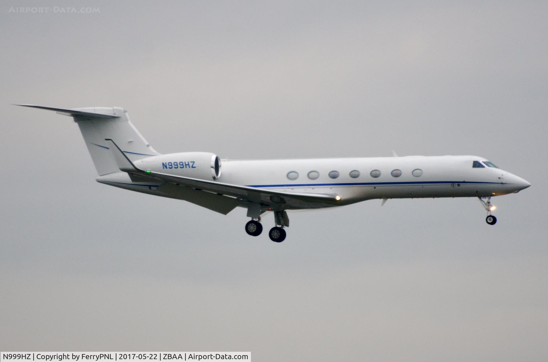 N999HZ, 2012 Gulfstream Aerospace GV-SP (G550) C/N 5383, Gulfstream G550 arriving in PEK.