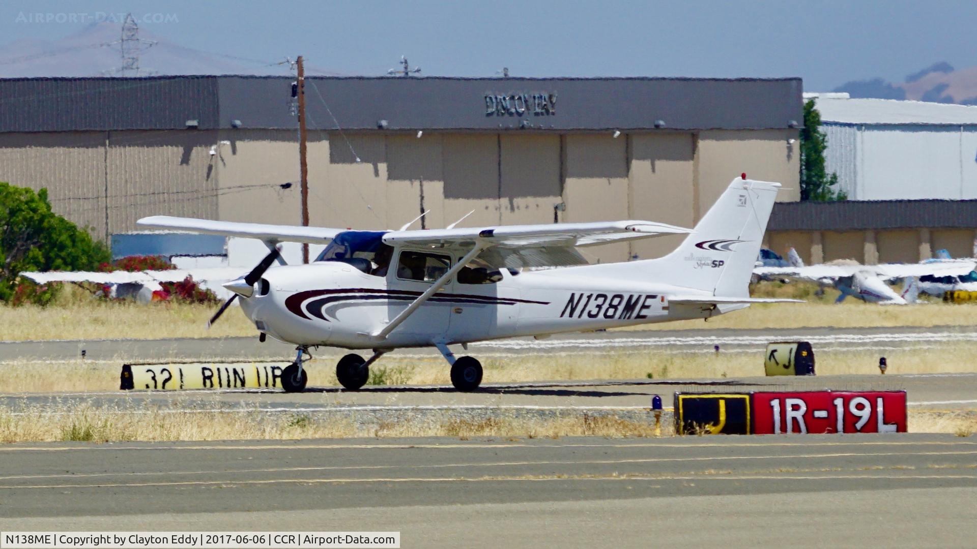 N138ME, 2000 Cessna 172S C/N 172S8422, Buchanan Field Concord California. 2017.