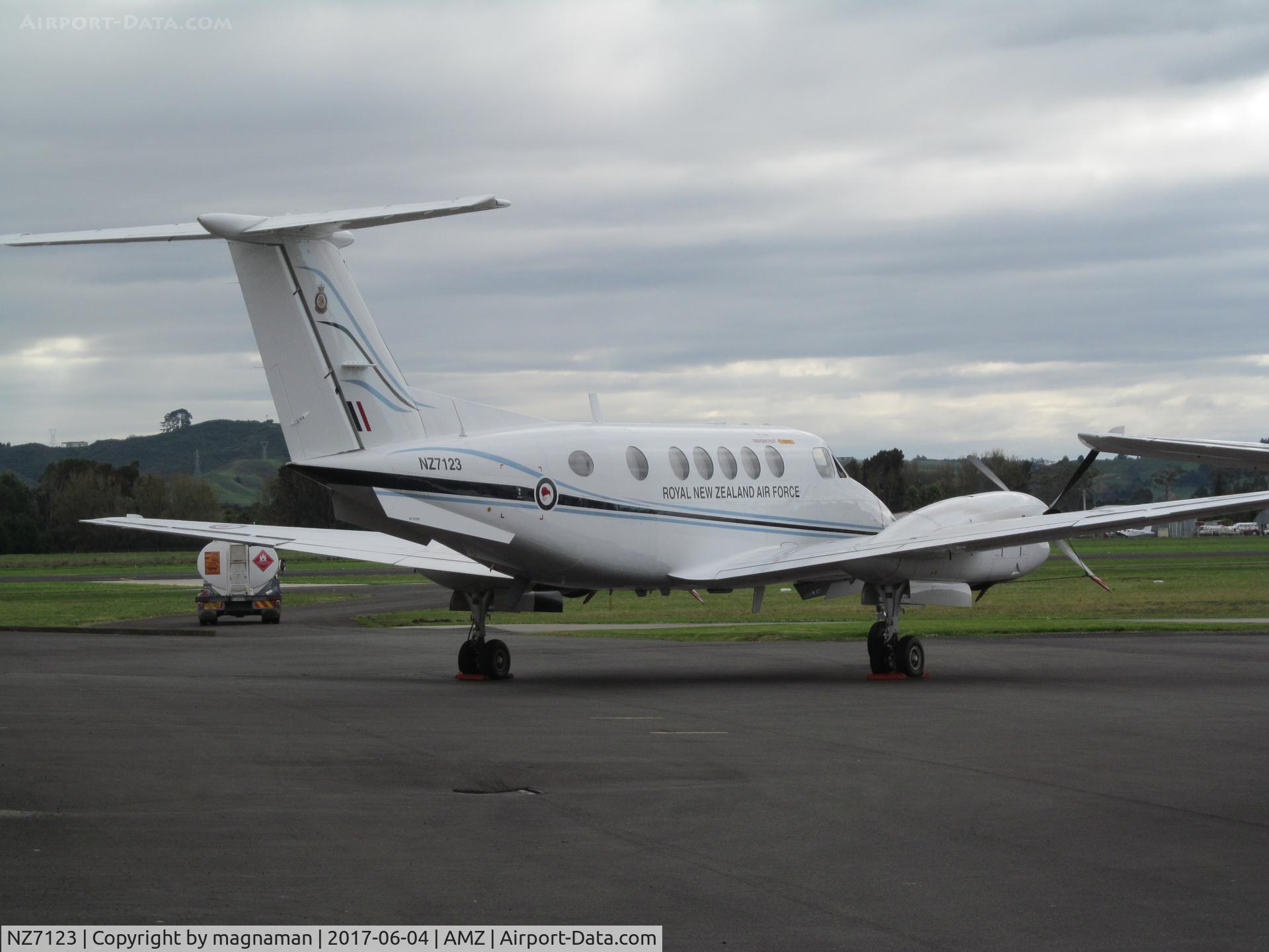NZ7123, 2006 Raytheon B200 King Air C/N BB-1945, nice to see two side by side today at ardmore