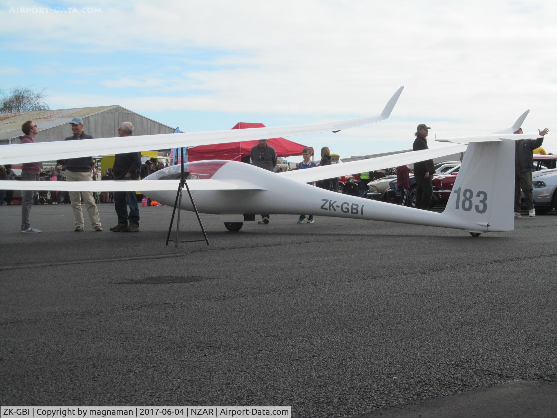 ZK-GBI, 2000 Schempp-Hirth Discus 2B C/N 60, up from local drury gliding strip