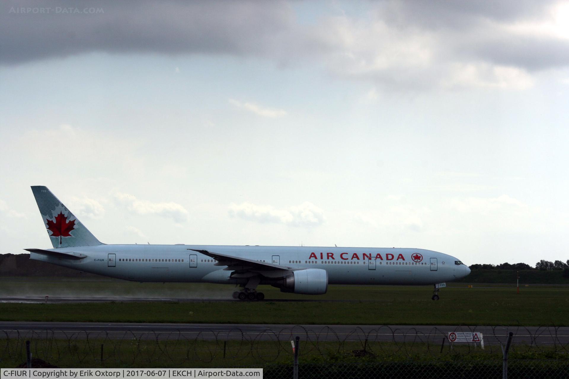 C-FIUR, 2007 Boeing 777-333/ER C/N 35242, C-FIUR taing off rw 22R