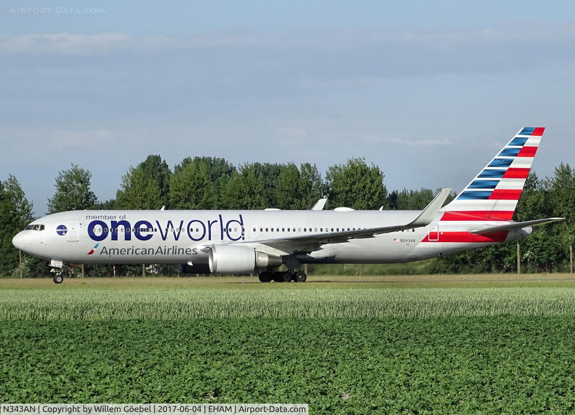 N343AN, 2003 Boeing 767-323 C/N 33082, Taxi to te gate on Amsterdam Schiphol Airport