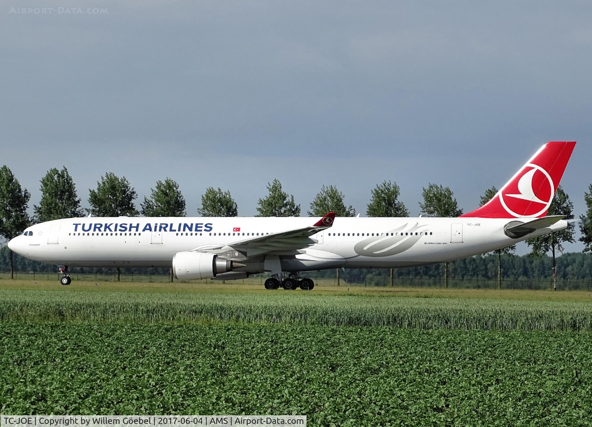 TC-JOE, 2014 Airbus A330-303 C/N 1571, Taxi to te gate on Amsterdam Schiphol Airport