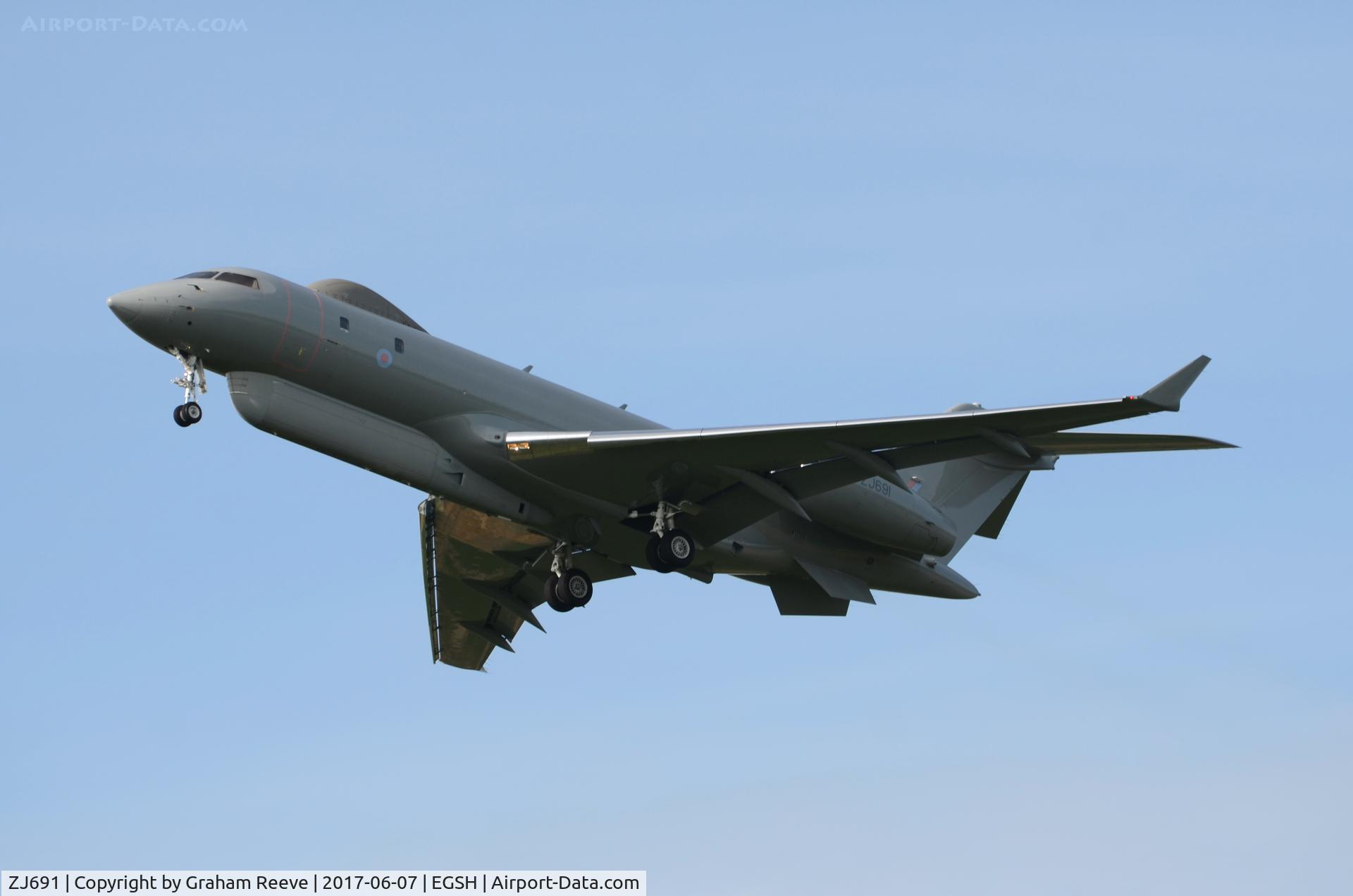 ZJ691, 2002 Bombardier BD-700-1A10 Sentinel R1 C/N 9123, On approach to Norwich.