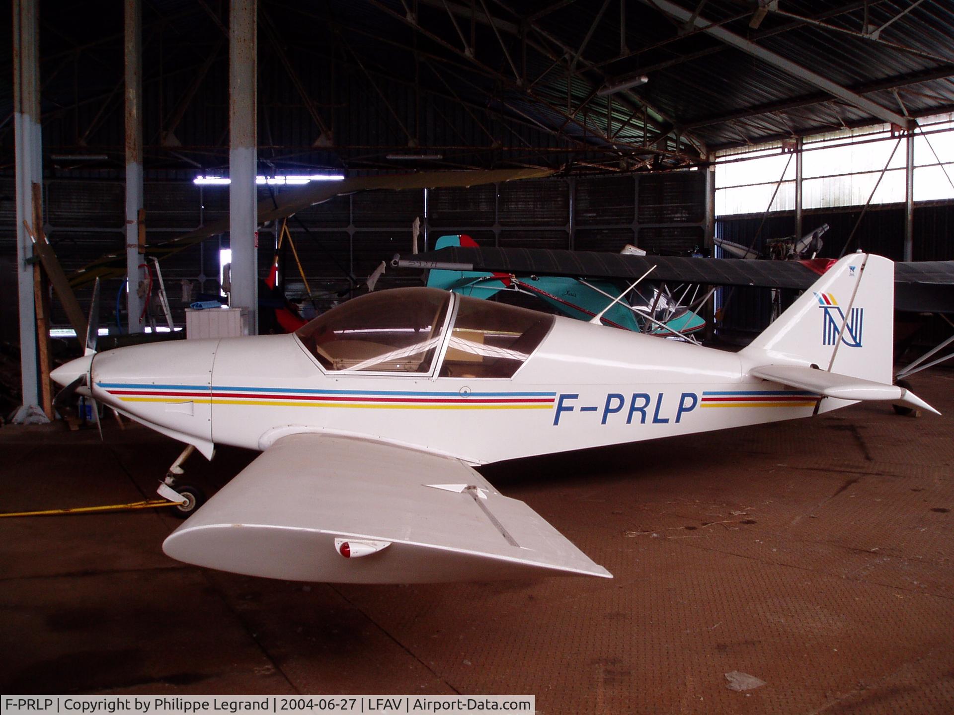 F-PRLP, JPM 01 Medoc C/N 26, Vue de face dans son hangar a LFAV Valenciennes-Denain
Photo prise par le constructeur Philippe Legrand