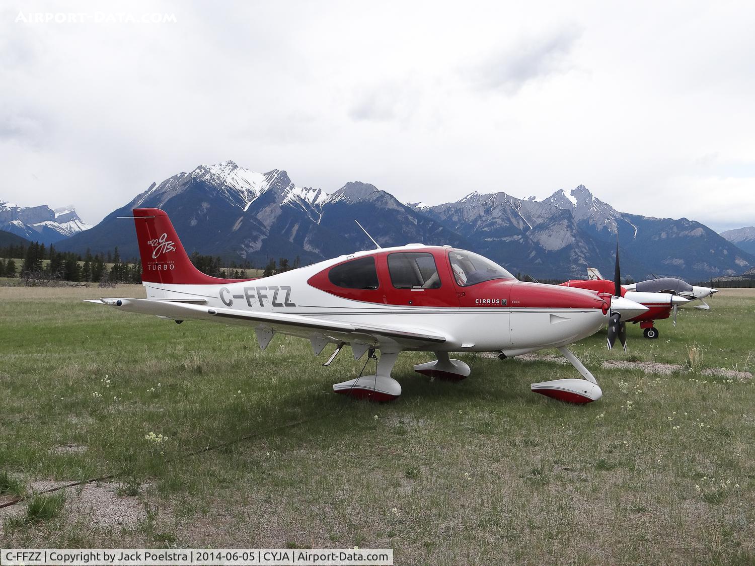 C-FFZZ, 2008 Cirrus SR-22 GTS C/N 3274, at Jasper airport