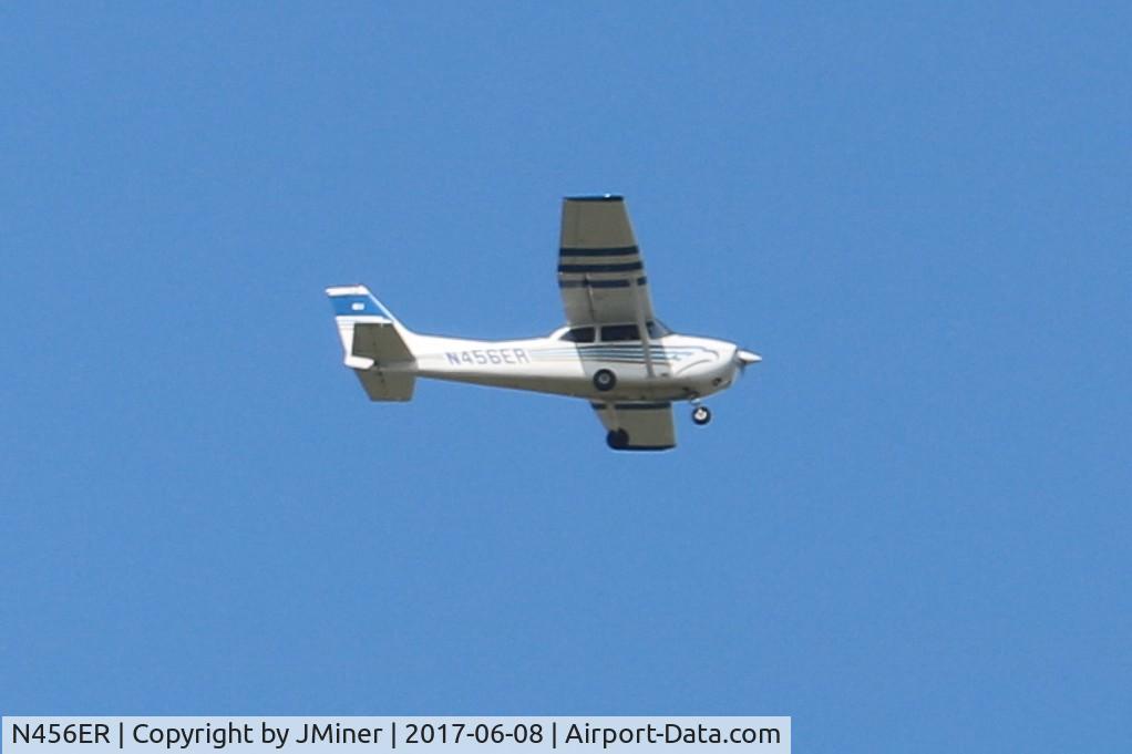 N456ER, 1998 Cessna 172R C/N 17280667, Flying over Sherman Hospital in Elgin IL.