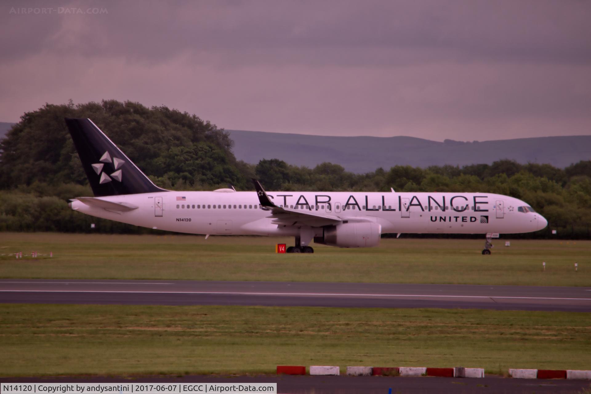 N14120, 1997 Boeing 757-224 C/N 27562, heading for runway 23L for take off