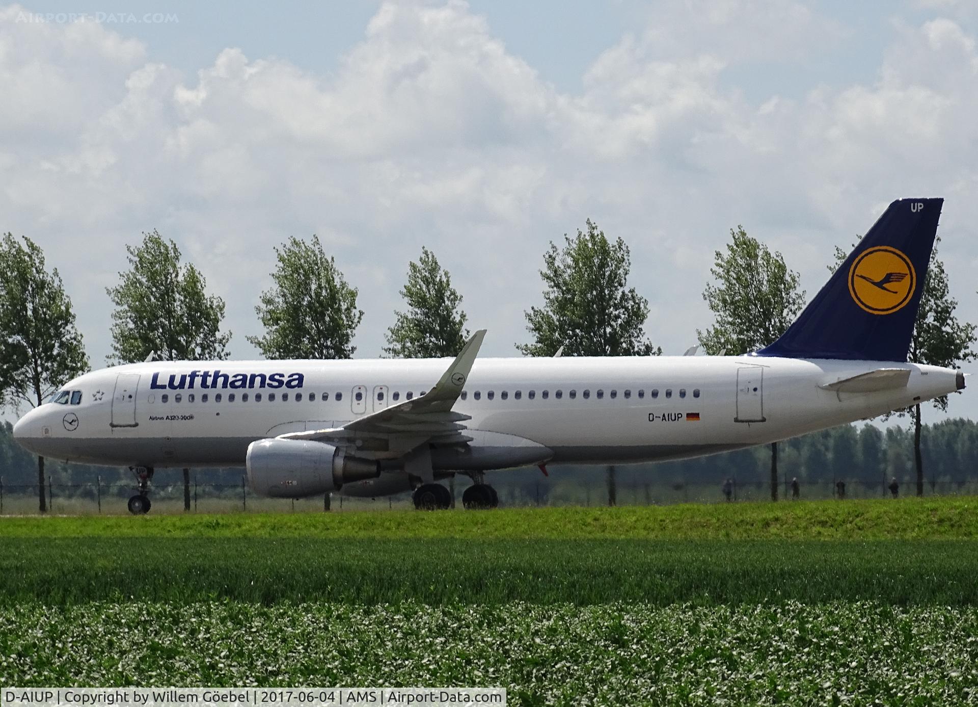 D-AIUP, 2015 Airbus A320-214 C/N 6807, Taxi to te gate on Amsterdam Schiphol Airport