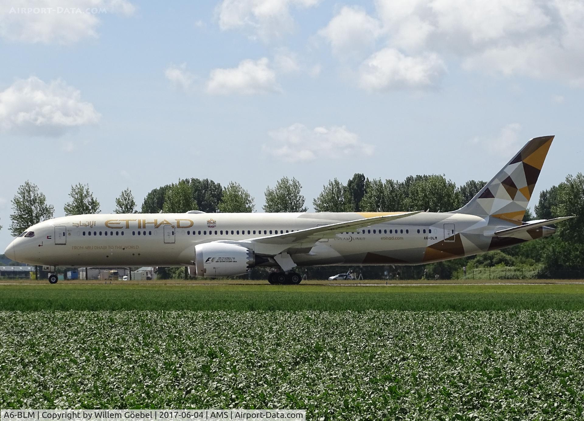 A6-BLM, 2017 Boeing 787-9 Dreamliner C/N 39658, Taxi to te gate on Amsterdam Schiphol Airport