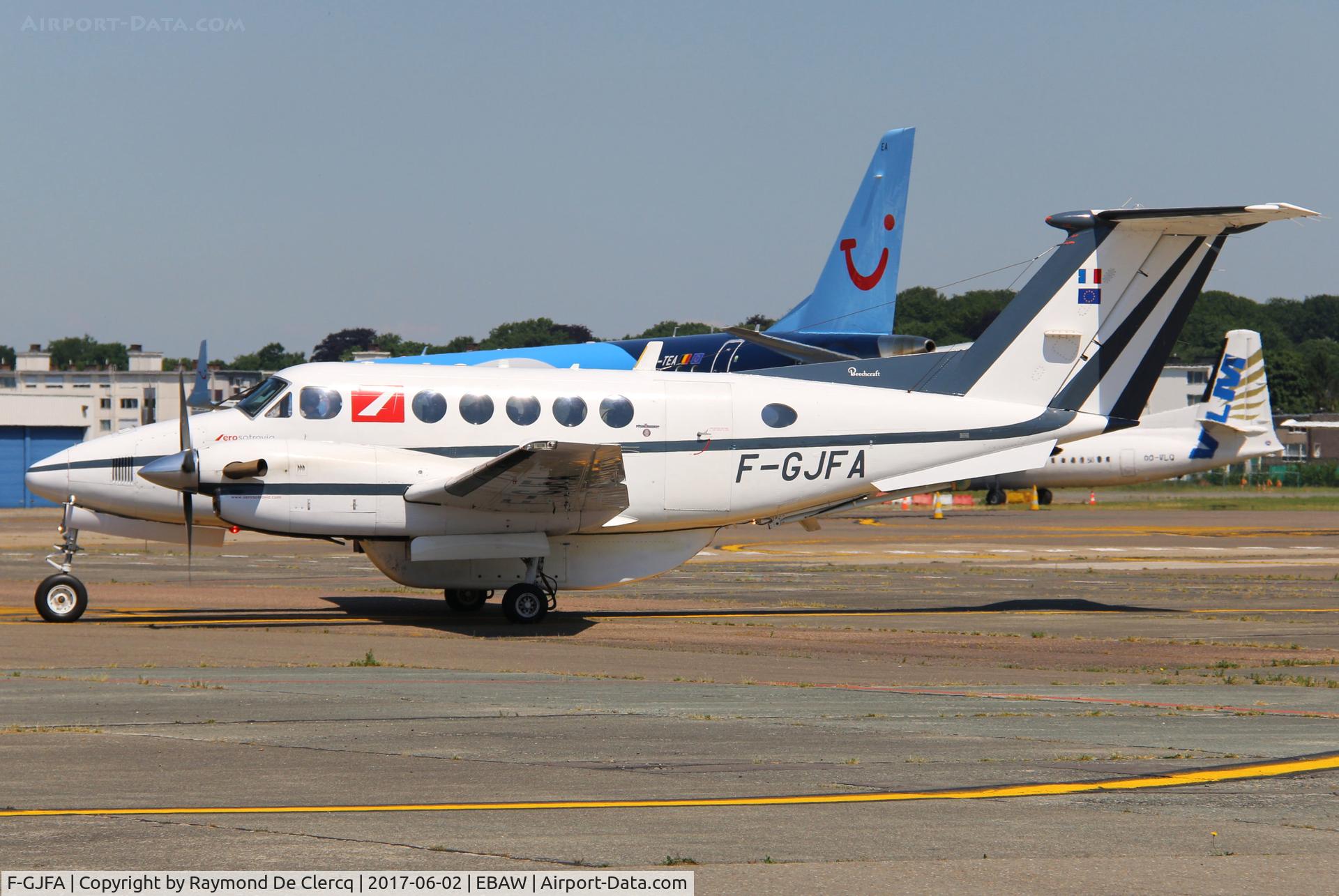 F-GJFA, 1987 Beech B200 King Air C/N BB-1270, Aéro - Sotravia.