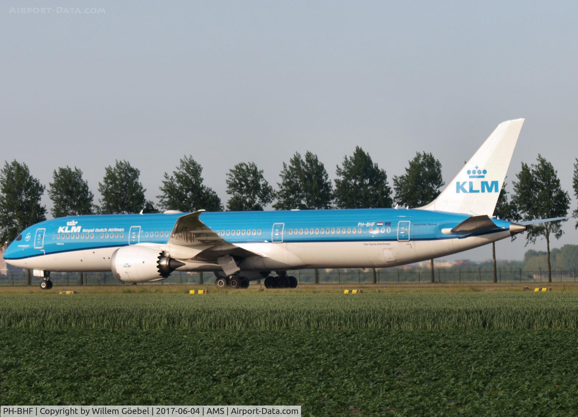 PH-BHF, 2016 Boeing 787-9 Dreamliner Dreamliner C/N 42486, Taxi to te gate on Amsterdam Schiphol Airport