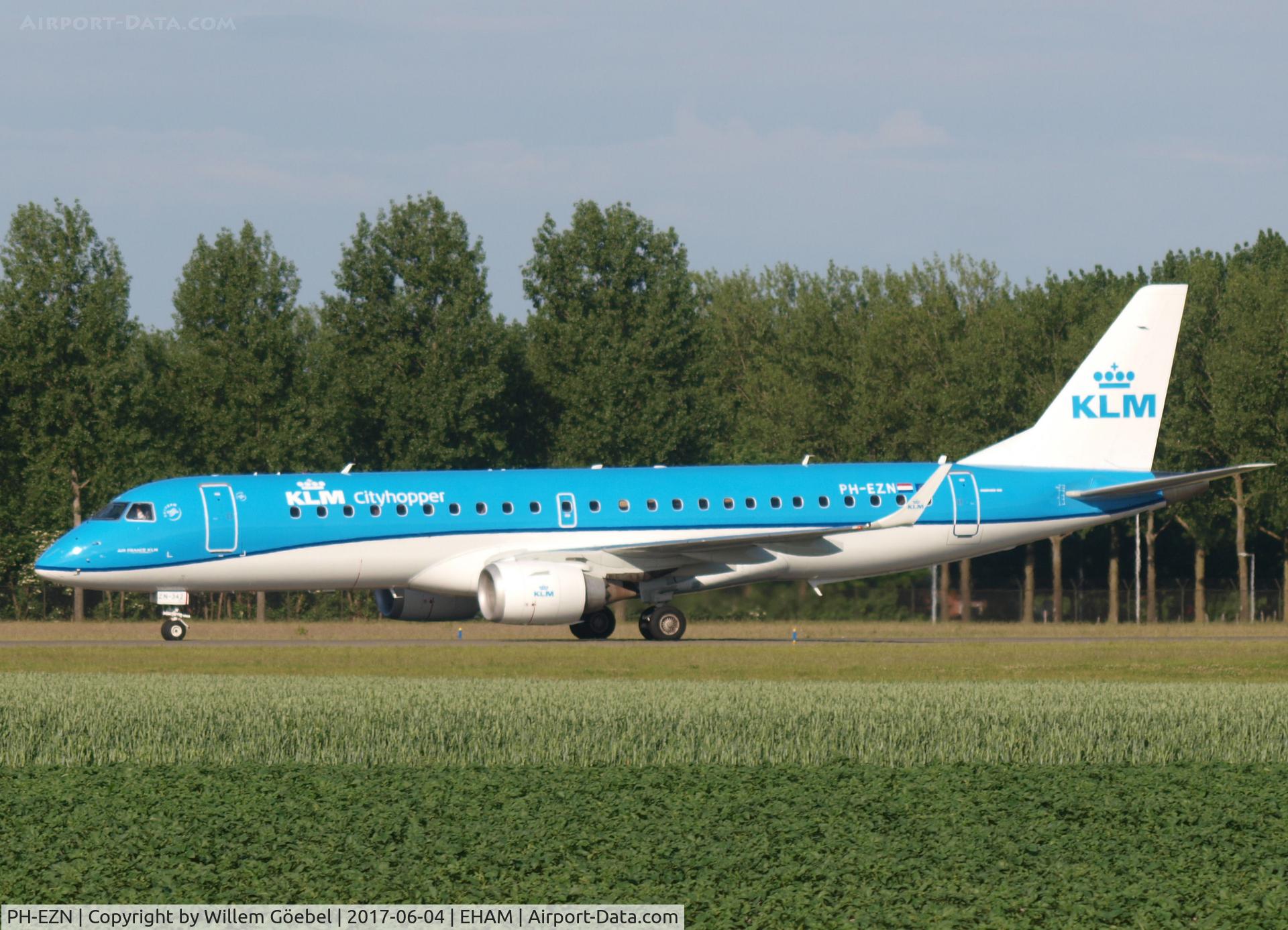 PH-EZN, 2010 Embraer 190LR (ERJ-190-100LR) C/N 19000342, Taxi to te gate on Amsterdam Schiphol Airport