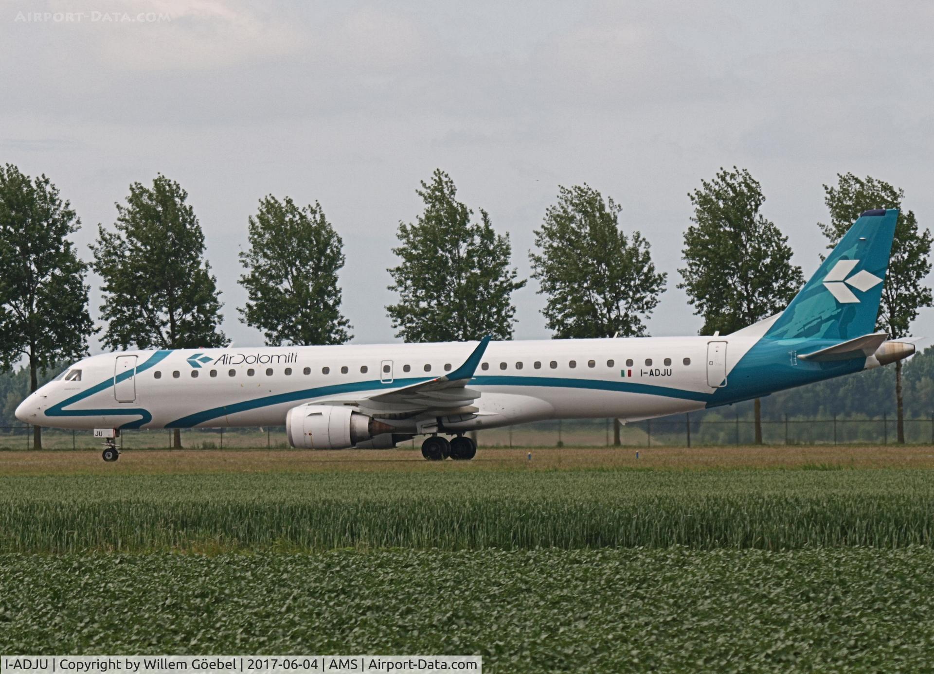 I-ADJU, 2009 Embraer 195LR (ERJ-190-200LR) C/N 19000290, Taxi to te gate on Amsterdam Schiphol Airport