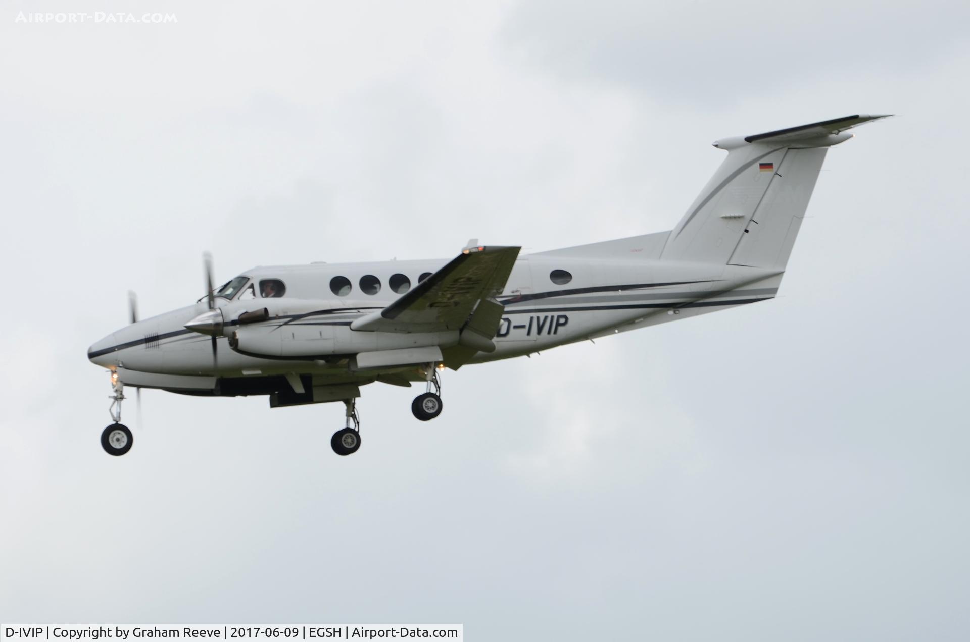 D-IVIP, 1999 Raytheon B200 King Air C/N BB-1672, Landing at Norwich.