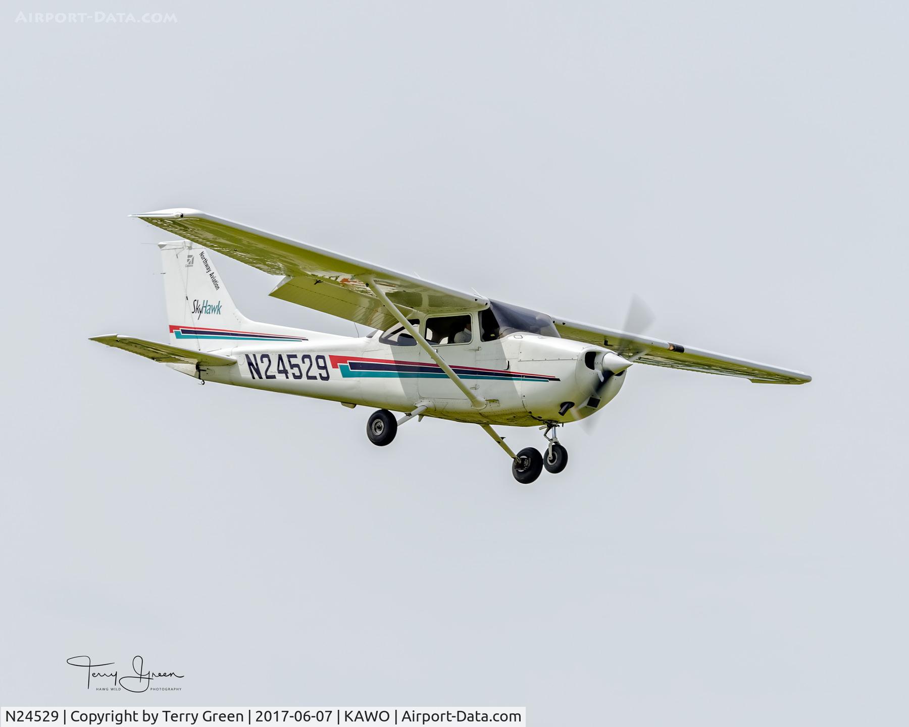 N24529, 2001 Cessna 172R C/N 17281014, KAWO