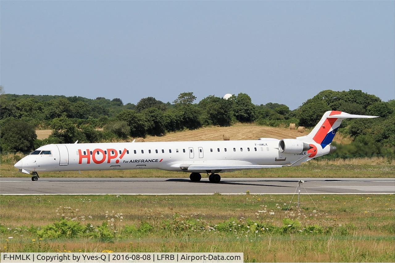 F-HMLK, 2011 Bombardier CRJ-1000EL NG (CL-600-2E25) C/N 19016, Bombardier CRJ-1000EL NG, Taxiing to holdig point rwy 07R, Brest-Bretagne airport (LFRB-BES)