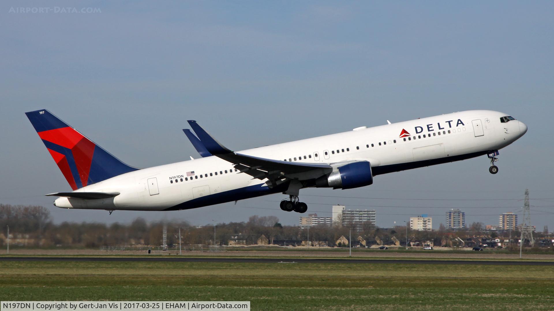 N197DN, 1997 Boeing 767-332 C/N 28454, Taking off 36L