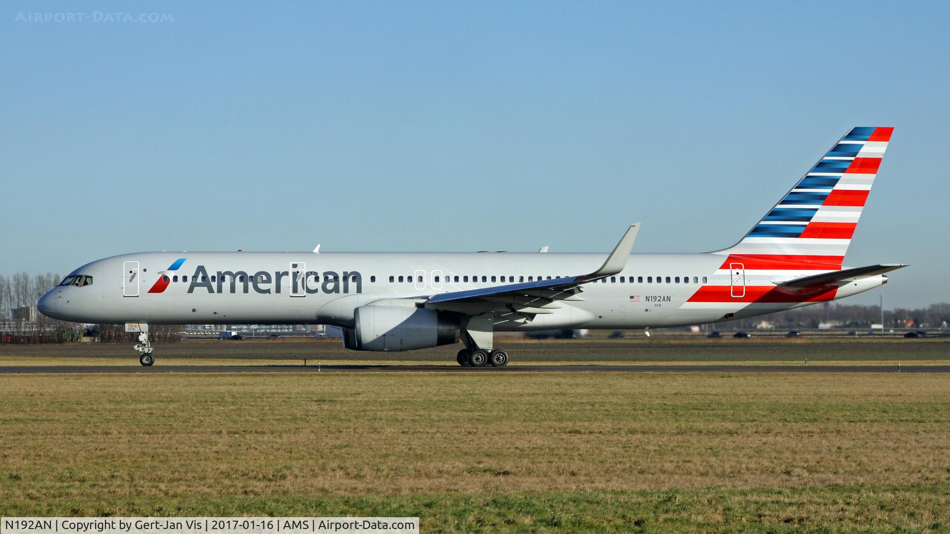 N192AN, 2001 Boeing 757-223 C/N 32386, bound for 36L