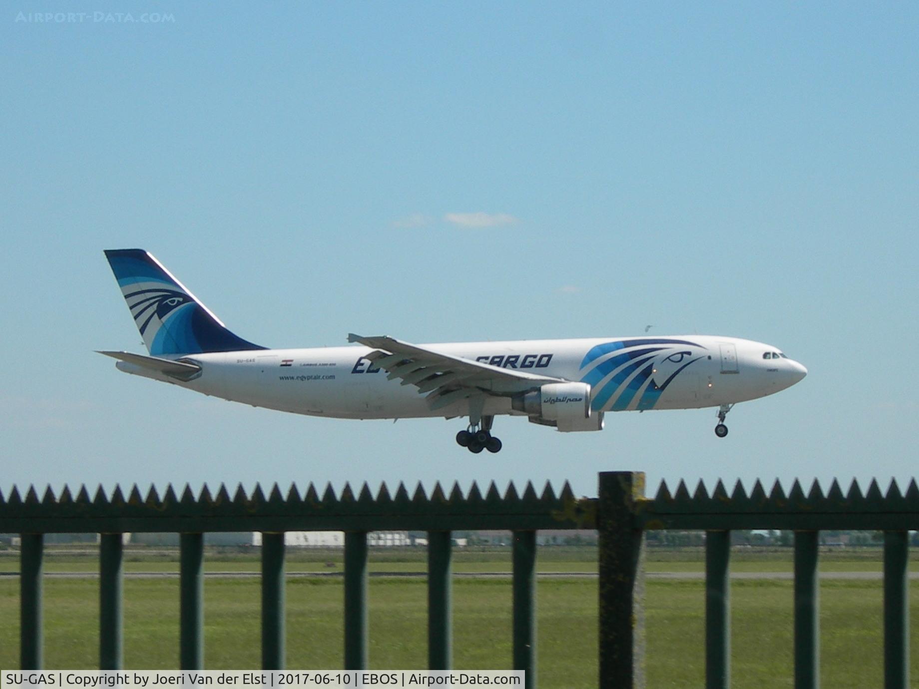 SU-GAS, 1990 Airbus A300B4-622R C/N 561, Moments before touchdown rwy 26
