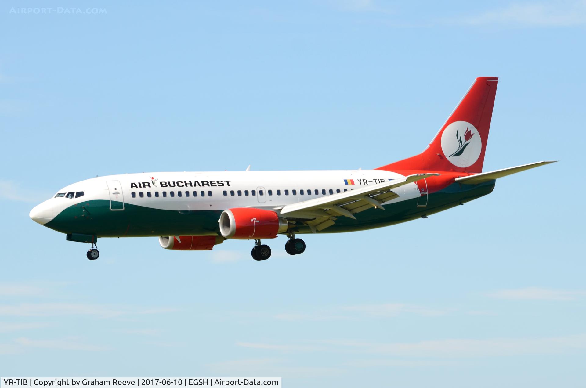 YR-TIB, 1995 Boeing 737-3L9 C/N 27924, Landing at Norwich.