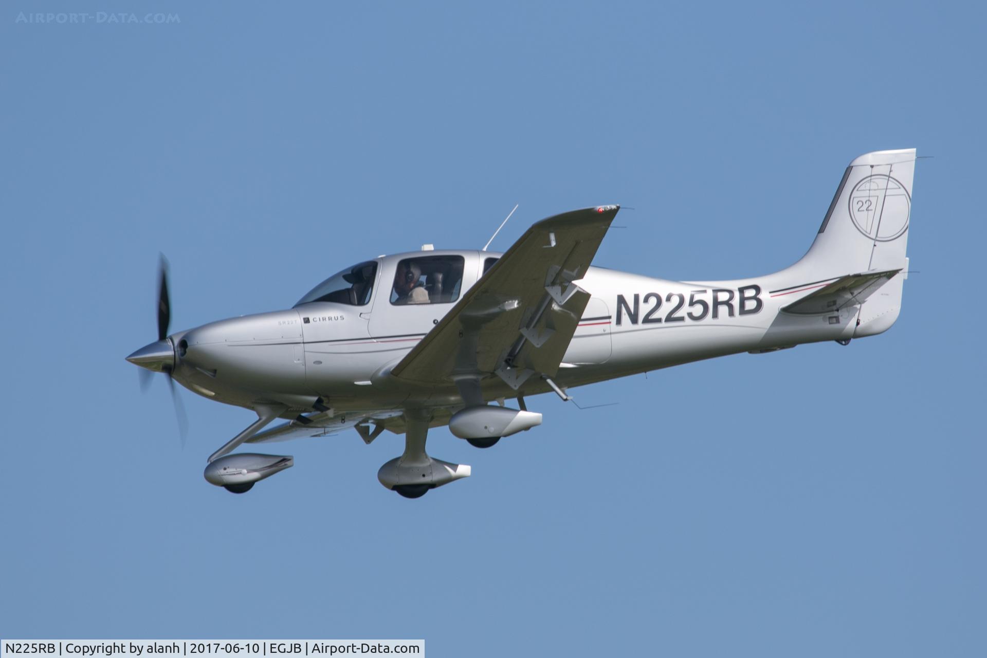 N225RB, 2010 Cirrus SR22T C/N 0010, Finals for 27 at Guernsey