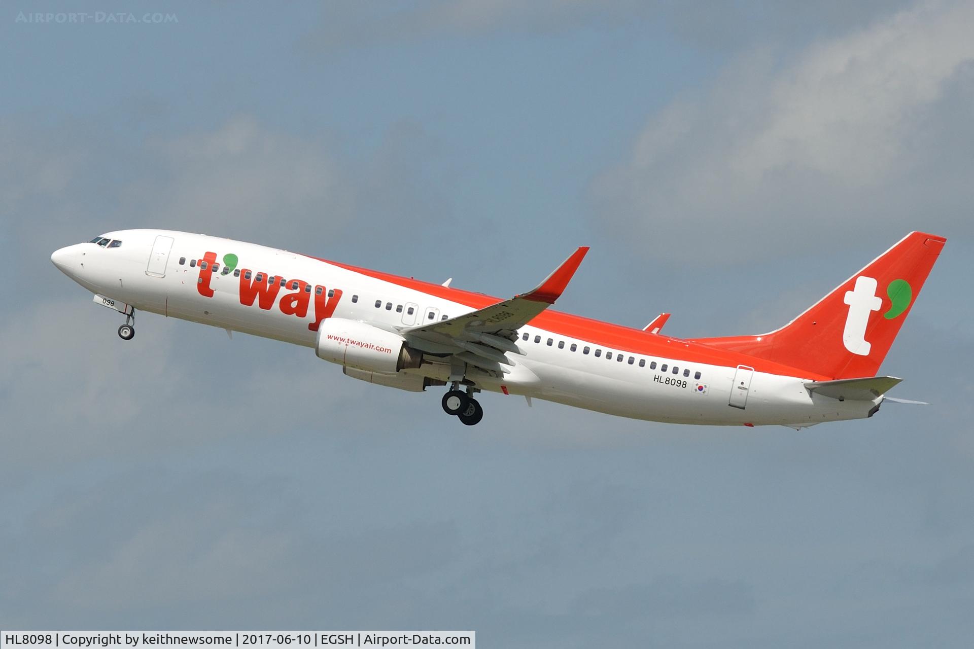 HL8098, 2009 Boeing 737-8KN C/N 40234, Leaving Norwich.